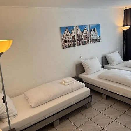 Main Taunus Szálloda 2*